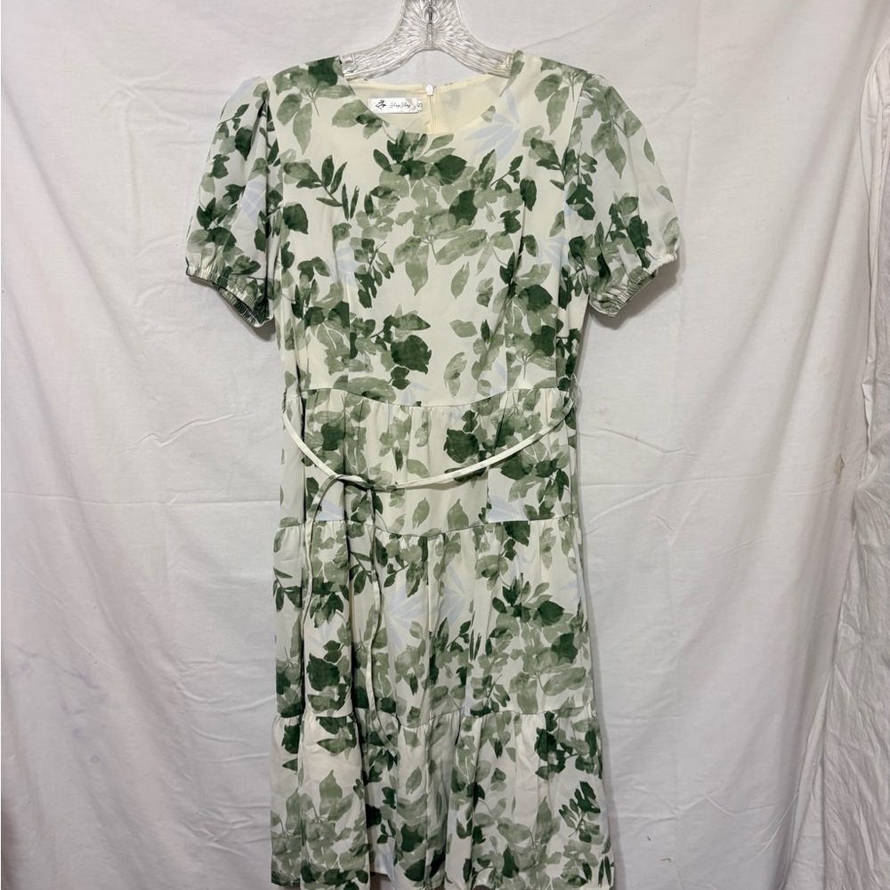 White and green floral print short-sleeve tiered midi dress with a tie belt